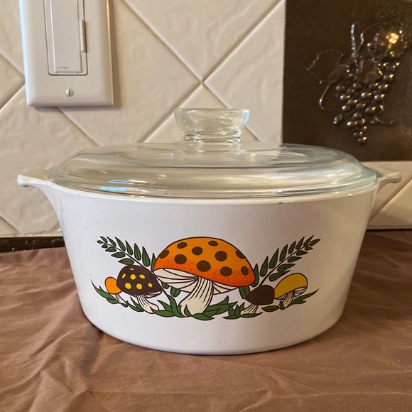 Corningware Other - Very rare Merry mushroom Corningware 2.5 qt Cassarole dish with lid